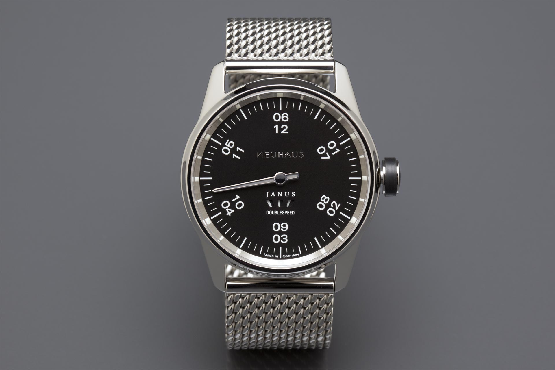 Einzeigeruhr von NEUHAUS Timepieces, Modell JANUS DoubleSpeed ds04n soldat mobil