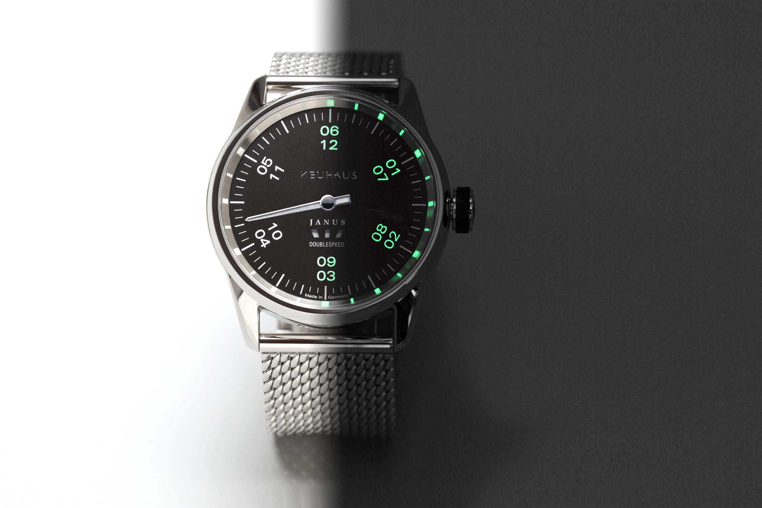 Einzeigeruhr von NEUHAUS Timepieces, Modell JANUS DoubleSpeed ds09N janusprinzip