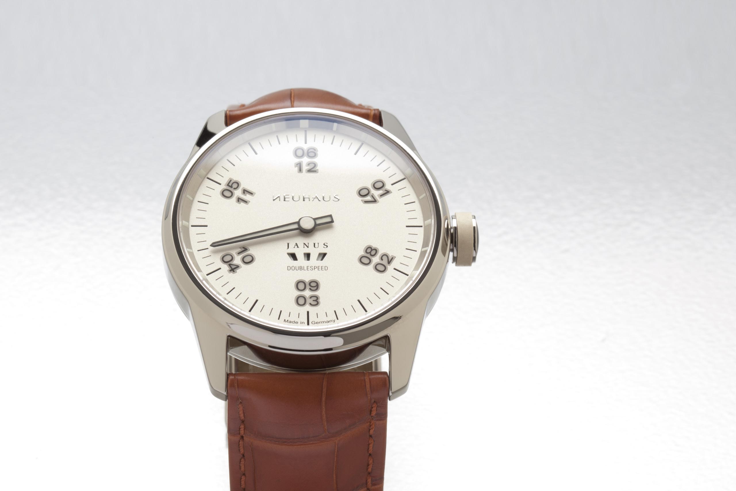 Einzeigeruhr von NEUHAUS Timepieces, Modell JANUS DoubleSpeed, Gangindikation