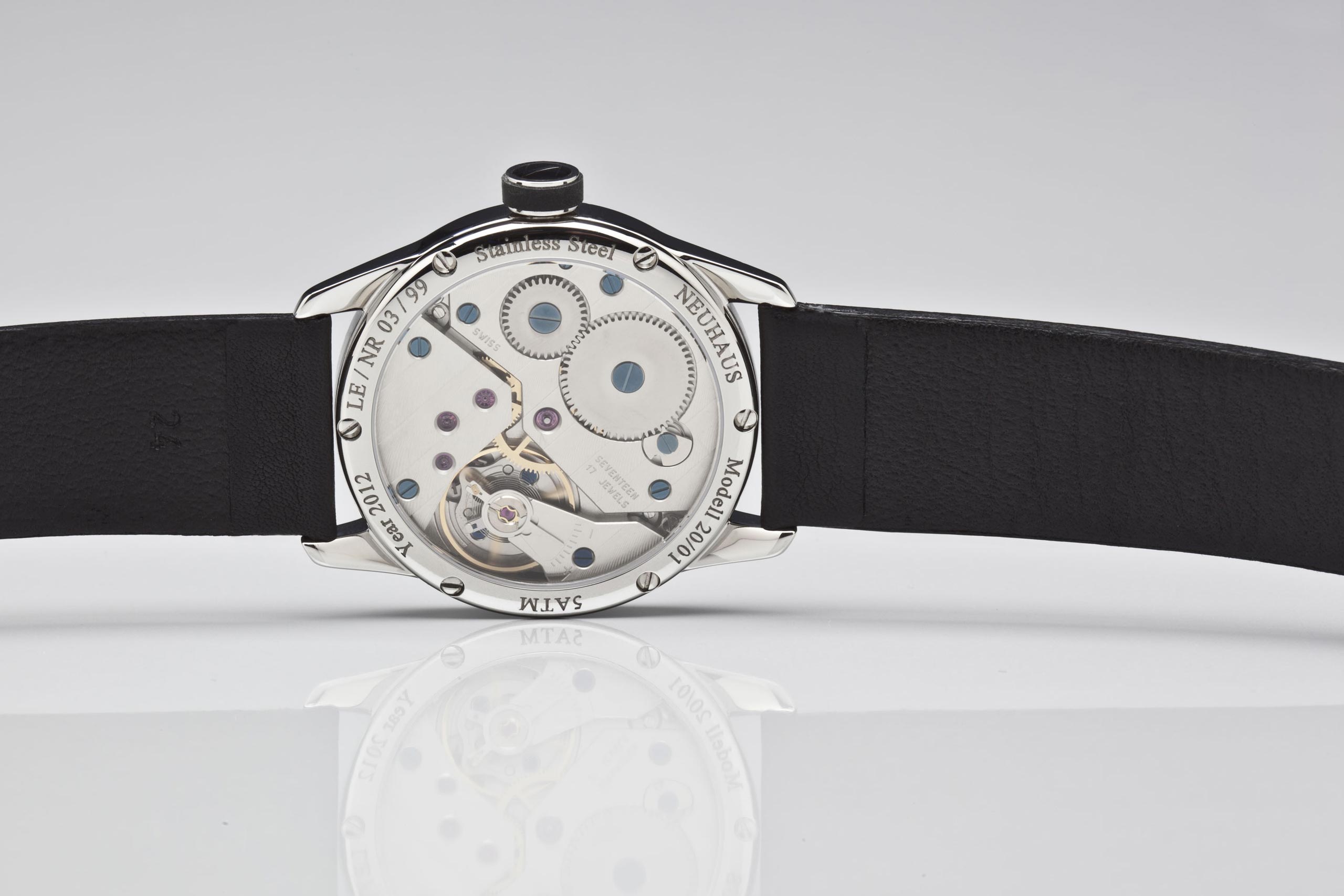 Zweizeigeruhr von NEUHAUS Timepieces, Modell JANUS minimal, werkseite